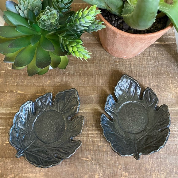 Set of 2 Cast Iron Leaf Tea Light Candle Holder